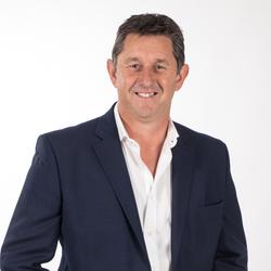 Riaan Hols, estate agent